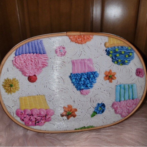 Rare EUC cupcake bucket bag - Picture 4 of 5